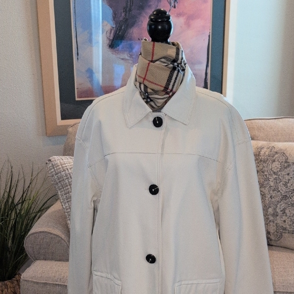Oversized Cream Coat Faux Leather  with Black Buttons - Picture 4 of 12